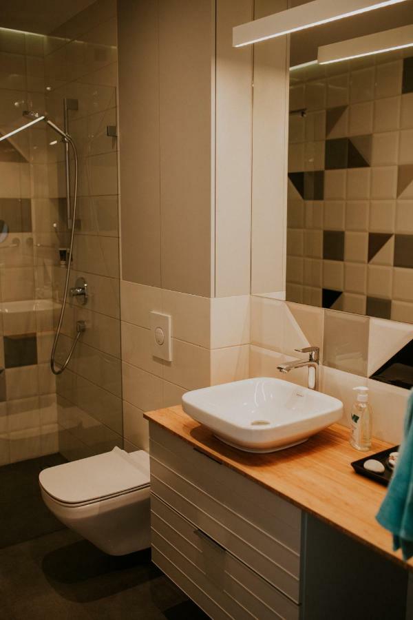 Ng New Gardens Apartment พอซนาน ภายนอก รูปภาพ